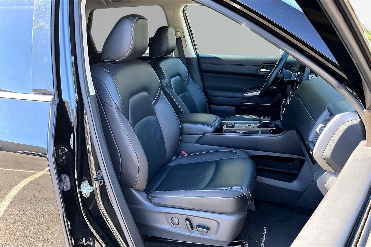 Used 2025 Nissan Pathfinder SL AWD/4WD image 9