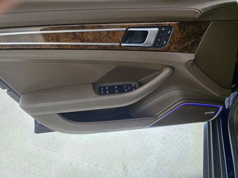 Used 2022 Porsche Panamera RWD image 26