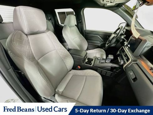 Used 2025 Toyota Tacoma SR5 AWD/4WD image 36