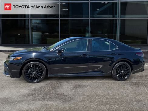 Used 2024 Toyota Camry XSE FWD image 9