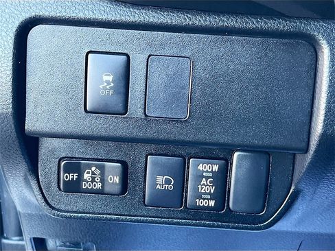 Used 2023 Toyota Tacoma TRD Off-Road image 10