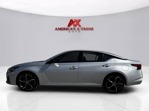 Used 2024 Nissan Altima 2.5 SR FWD image 2