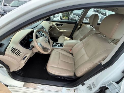 Used 2015 Nissan Altima 2.5 SL w/ Technology Package FWD image 13