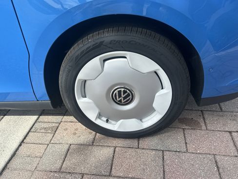 New 2025 Volkswagen ID. Buzz 1st Edition image 8