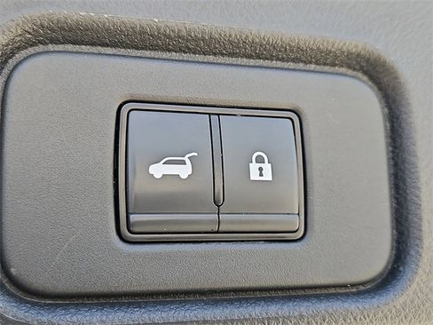 Used 2025 Nissan Pathfinder SV image 20