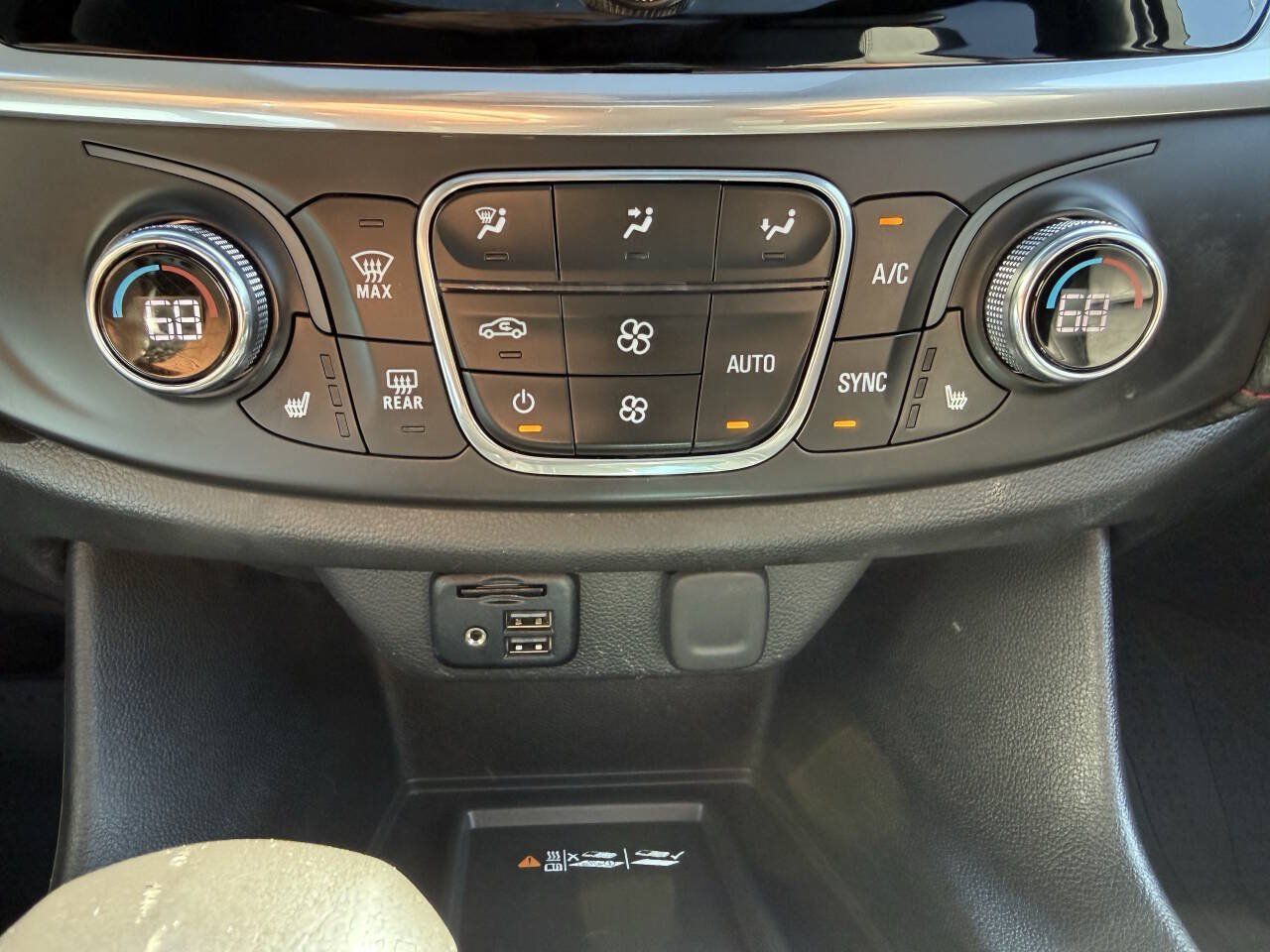 Used 2022 Chevrolet Traverse RS AWD/4WD image 22
