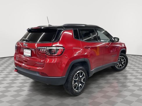 Used 2025 Jeep Compass Trailhawk AWD/4WD image 4