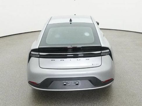 New 2026 Toyota Prius Plug-In Hybrid FWD image 6