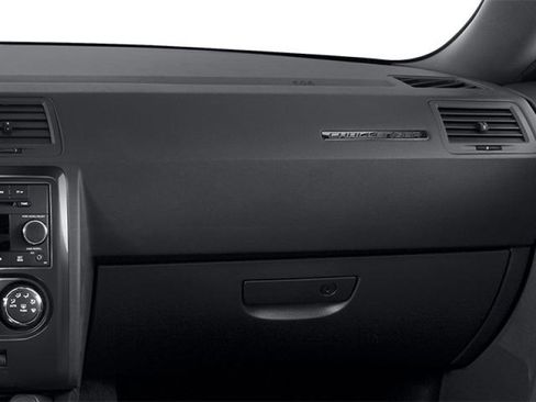 Used 2014 Dodge Challenger SXT image 12