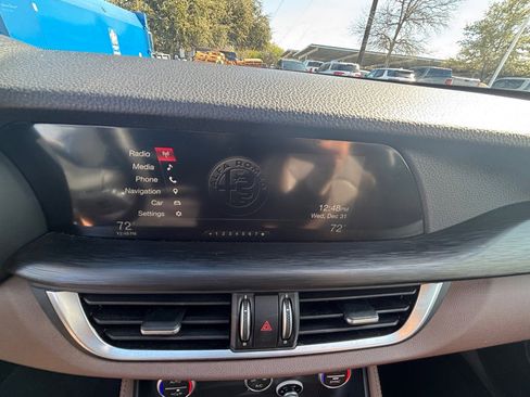 Used 2019 Alfa Romeo Stelvio image 8