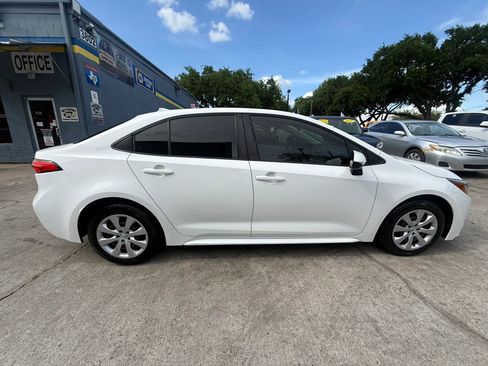 Used 2021 Toyota Corolla LE image 8