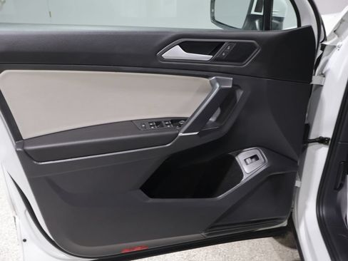 Used 2020 Volkswagen Tiguan SEL AWD/4WD image 12