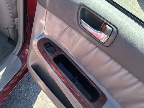 Used 2005 Toyota Camry LE FWD image 19