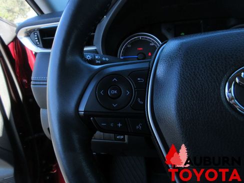 Certified 2022 Toyota Venza LE image 13