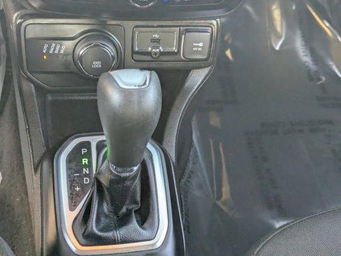 Used 2020 Jeep Renegade Altitude w/ UConnect 8.4 Nav Group image 27