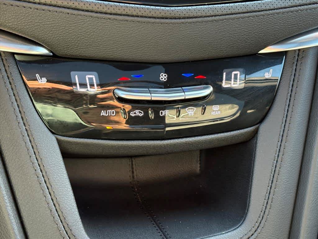 Used 2025 Cadillac XT6 Luxury FWD image 14