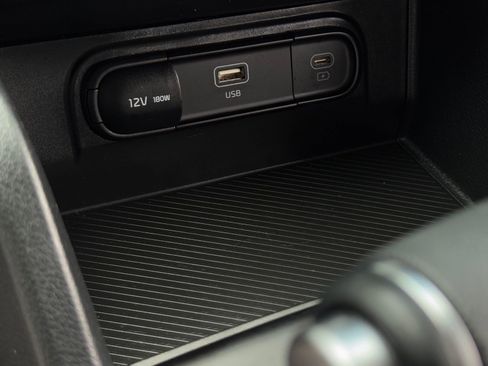 Used 2024 Kia Sportage LX image 32