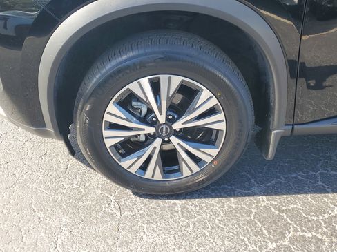 Used 2022 Nissan Rogue SV image 4