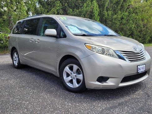 Used 2017 Toyota Sienna LE FWD image 5