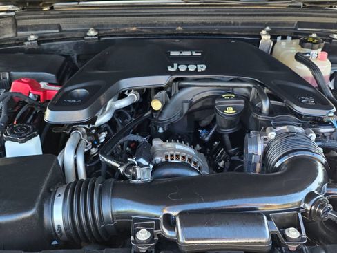 Used 2019 Jeep Wrangler Unlimited Sahara image 11