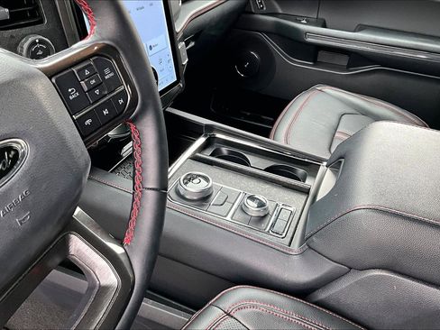 Used 2024 Ford Expedition Limited image 15