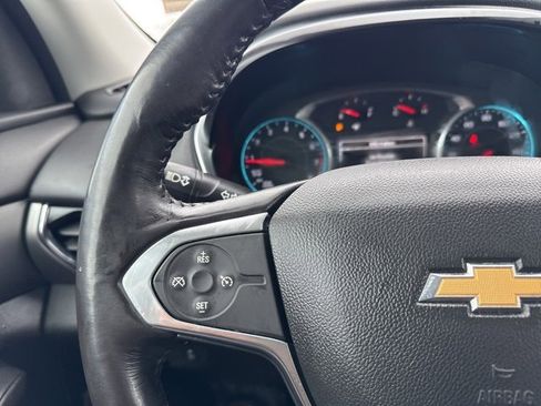 Used 2018 Chevrolet Traverse LT image 16
