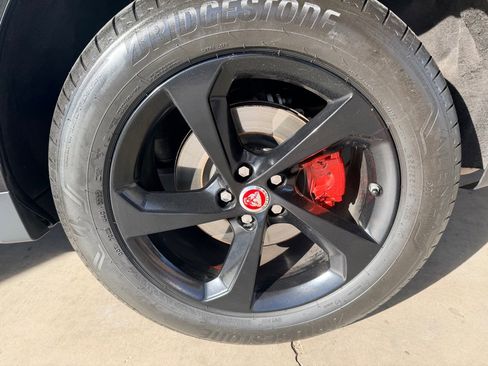 Used 2018 Jaguar F-PACE Premium image 47