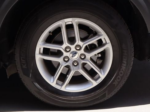 Used 2025 Ford Explorer Active RWD image 11