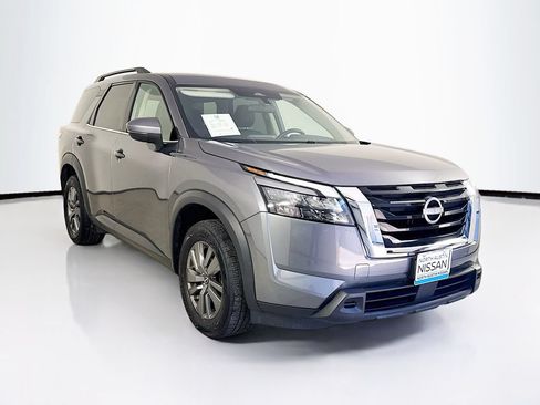 Used 2024 Nissan Pathfinder SV FWD image 1