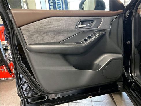 Used 2023 Nissan Rogue SV AWD/4WD image 9