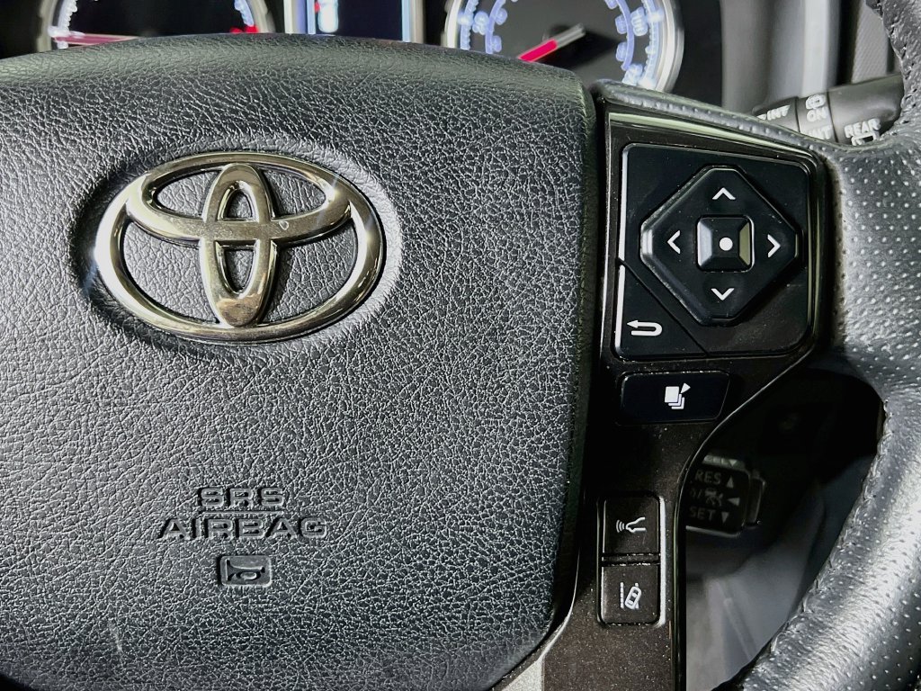 Used 2023 Toyota 4Runner TRD Off-Road Premium w/ Moonroof Package AWD/4WD image 17