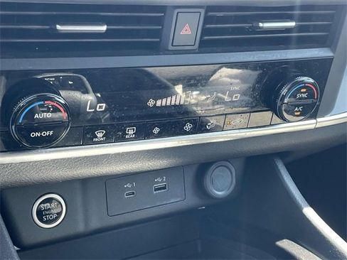 Used 2023 Nissan Rogue SV image 20