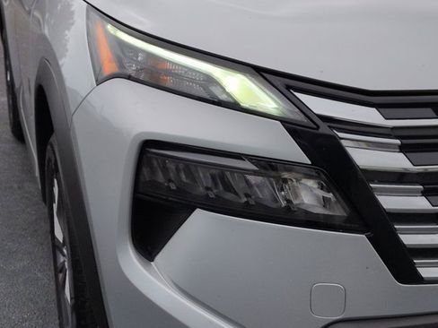 Certified 2024 Nissan Rogue S image 10