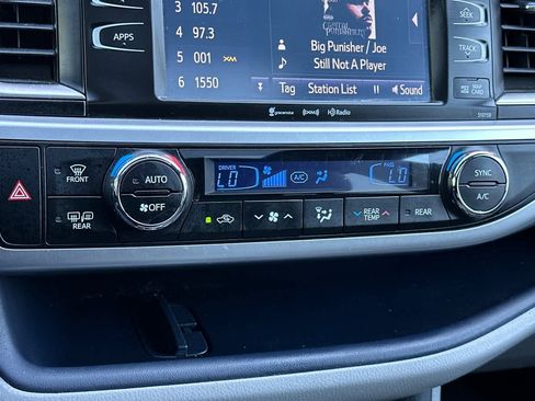 Used 2016 Toyota Highlander XLE AWD/4WD image 22