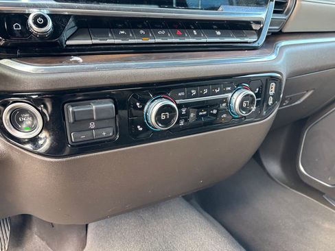 Used 2025 GMC Sierra 1500 SLT image 17