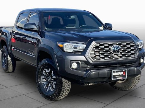 Used 2022 Toyota Tacoma TRD Off-Road AWD/4WD image 3