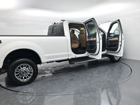 Used 2022 Ford F250 Lariat w/ Chrome Package image 64