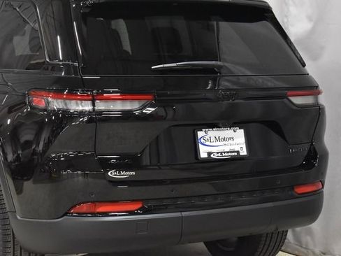 New 2025 Jeep Grand Cherokee L Limited w/ Luxury Tech Group II image 6