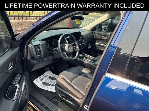 Used 2023 Nissan Pathfinder SL w/ SL Premium Package FWD image 5