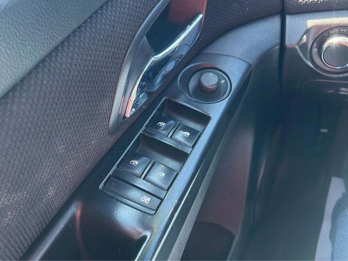 Used 2014 Chevrolet Cruze LT image 17