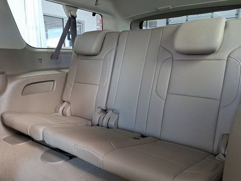 Used 2019 Chevrolet Suburban Premier AWD/4WD image 30