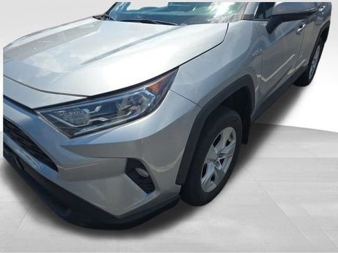 Used 2019 Toyota RAV4 XLE w/ Convenience Package AWD/4WD image 3