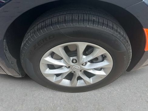 Used 2025 Chrysler Pacifica Select AWD/4WD image 10