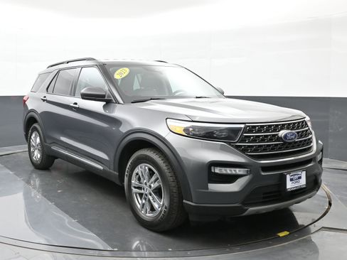 Used 2023 Ford Explorer XLT w/ Equipment Group 202A AWD/4WD image 6