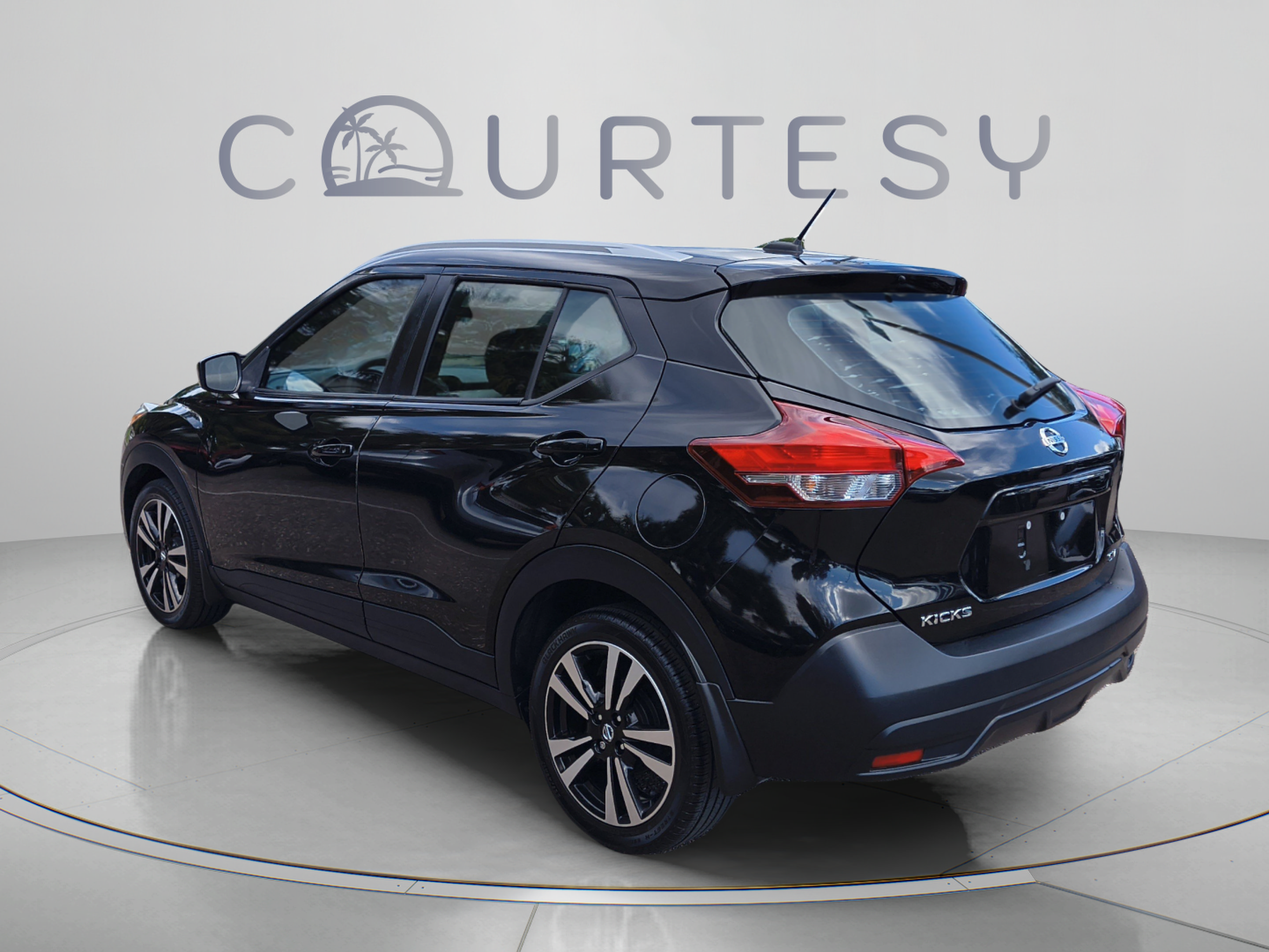 Used 2019 Nissan Kicks SV FWD image 5