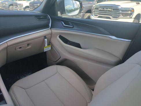 New 2026 Jeep Grand Cherokee L Limited RWD image 18
