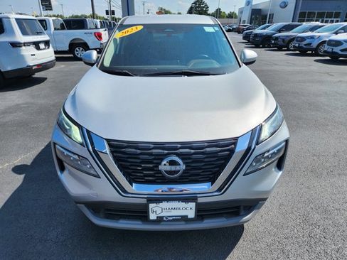 Used 2023 Nissan Rogue SV image 3