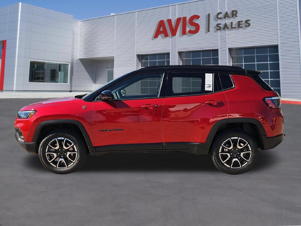 Used 2025 Jeep Compass Trailhawk AWD/4WD image 10