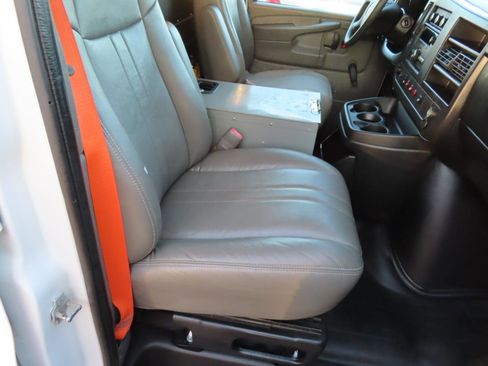 Used 2013 Chevrolet Express 2500 image 10