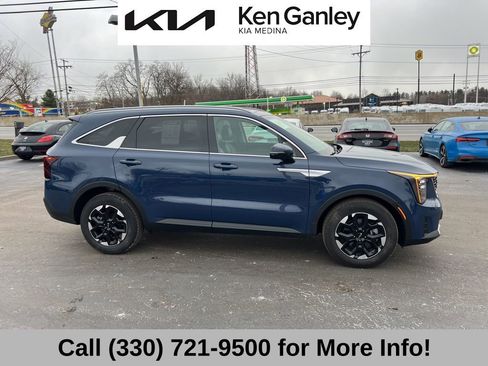 Certified 2025 Kia Sorento S w/ Panoramic Sunroof Package image 8